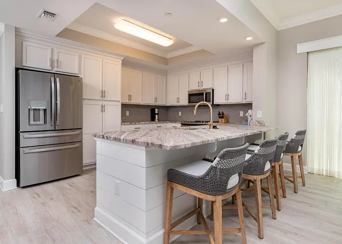 Phoenix Gulf Towers 904 Apartment